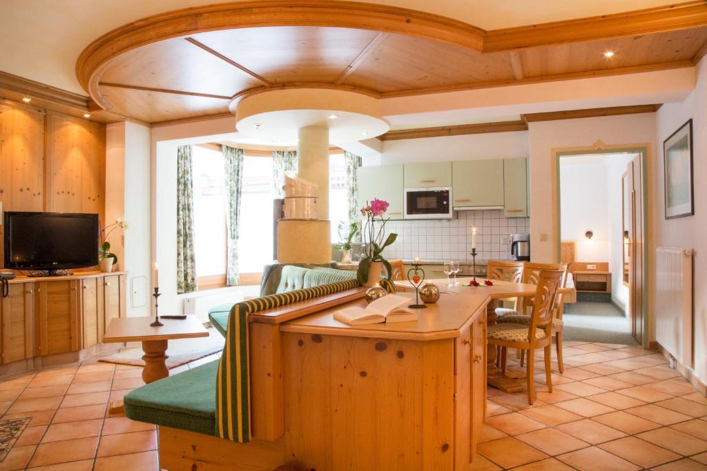 Fliana Arlberg Studios Sankt Anton am Arlberg Phòng bức ảnh
